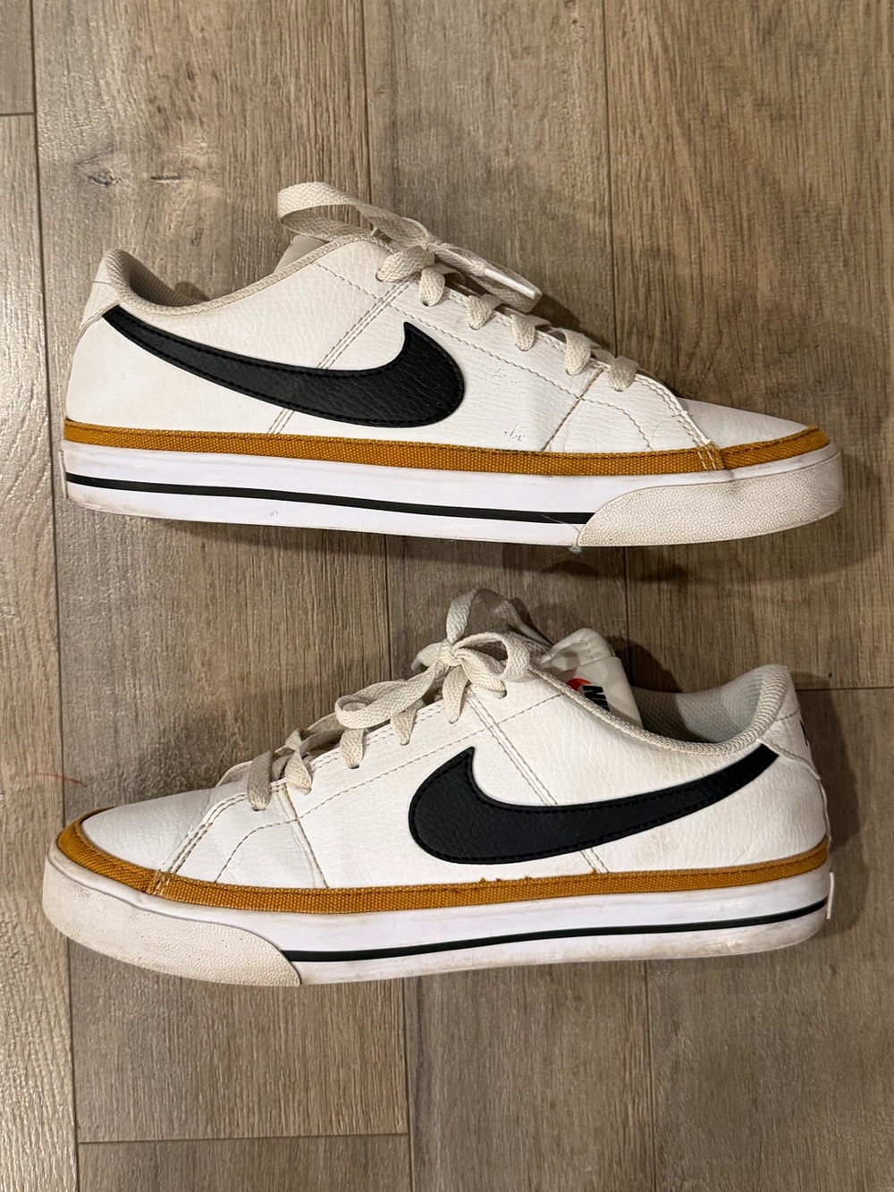 Nike Legacy Court - White Low-Top Sneakers with Black Swoosh and Gold Stripe